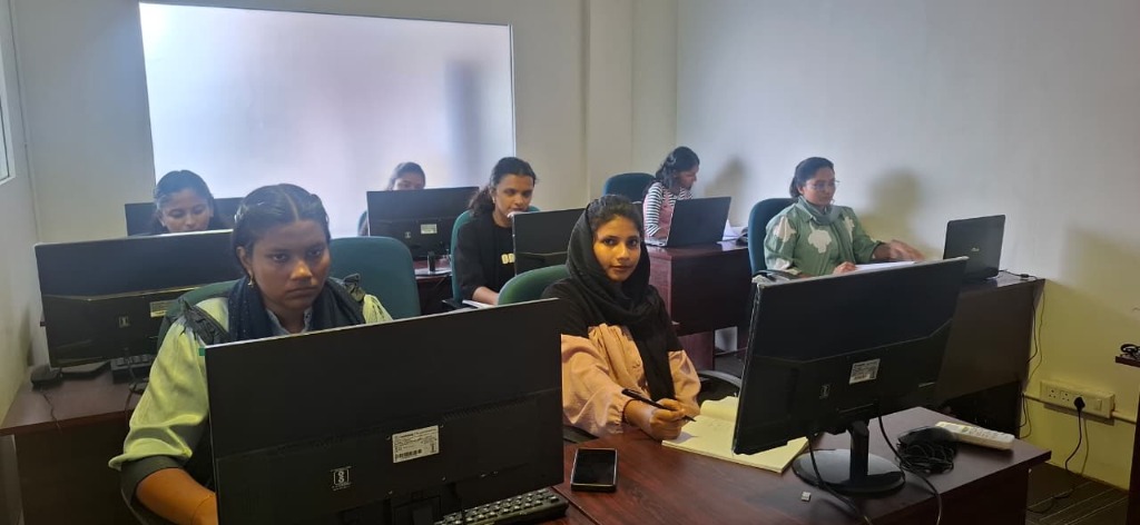 Students working on computers in the lab